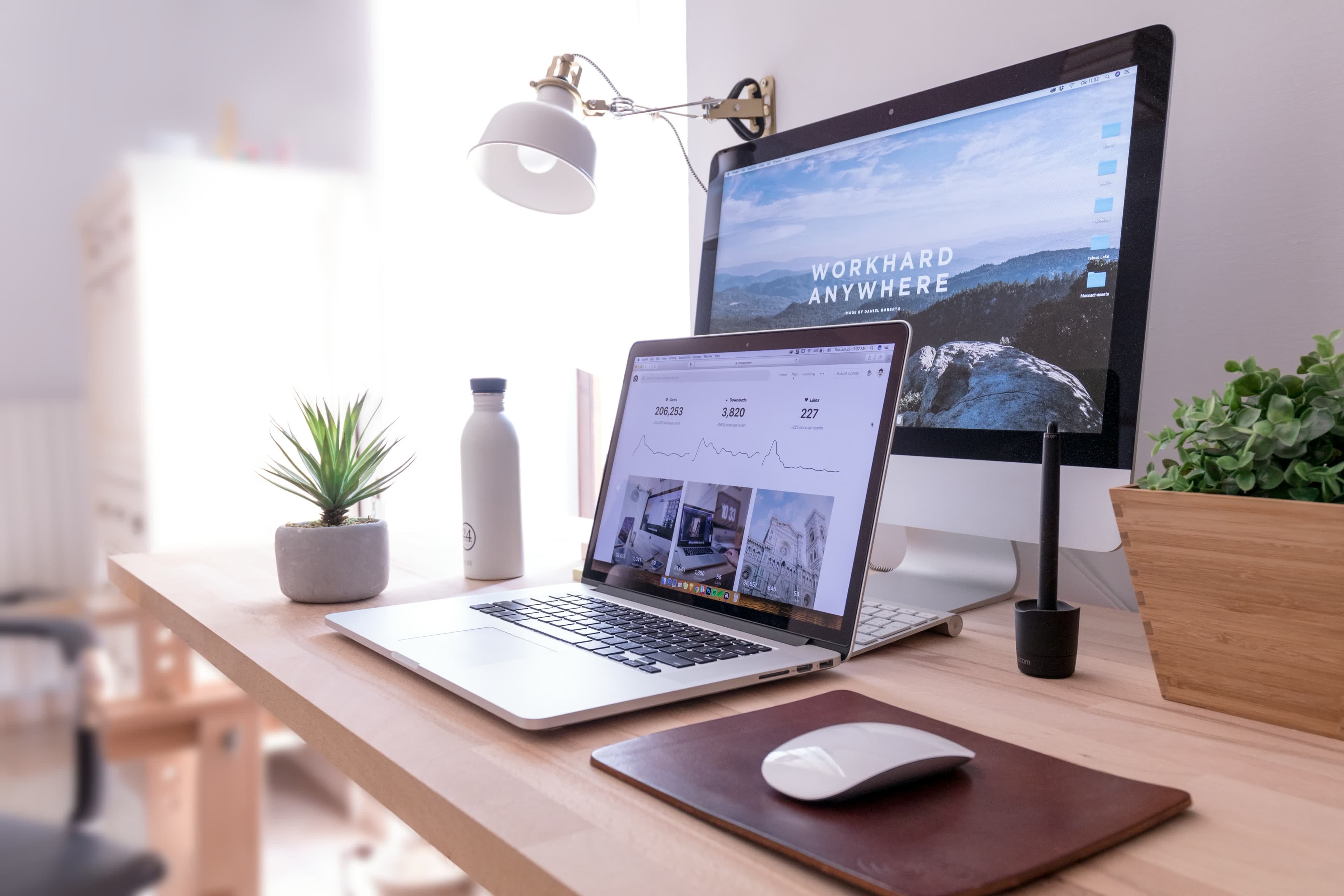 Mockup desain landing page VinnDeev