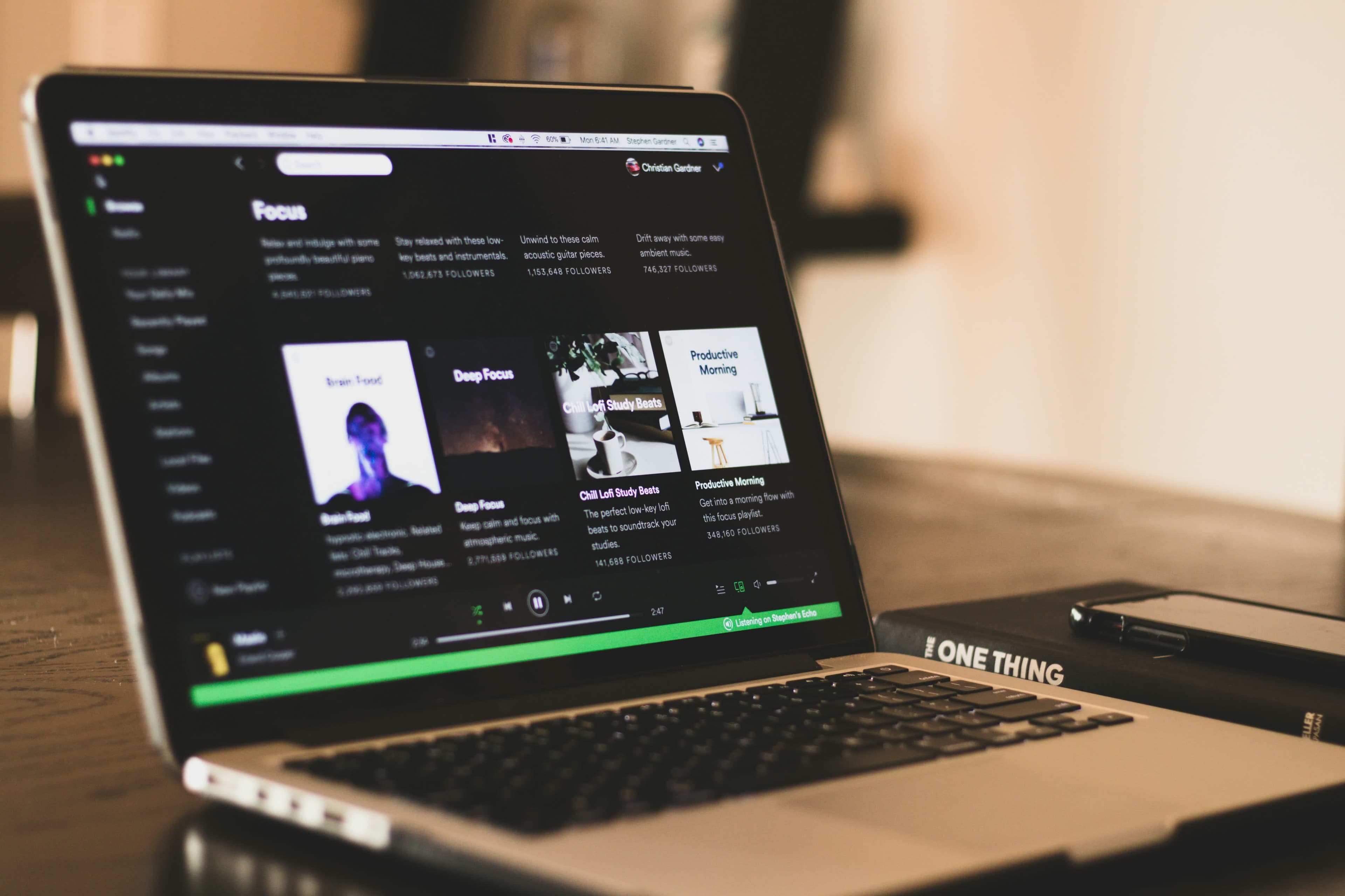 Mockup desain portfolio website VinnDeev